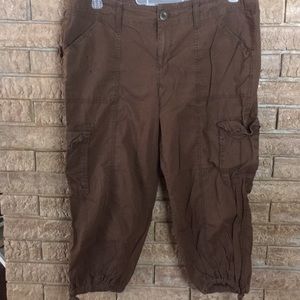 💐BOGO! Old Navy Cargo Capri’s